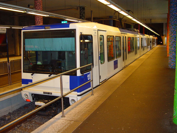 ch-lausannemetro-m1train-flon-230103-full.jpg