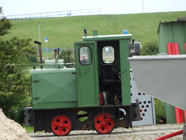 de-halligbahn-locomotive-dagebuell-050724-full.jpg