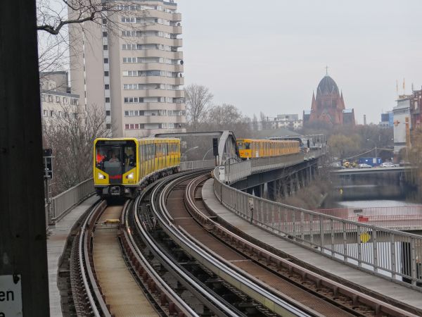 de-bvg-1020+615-moeckernbruecke-050316-full.jpg