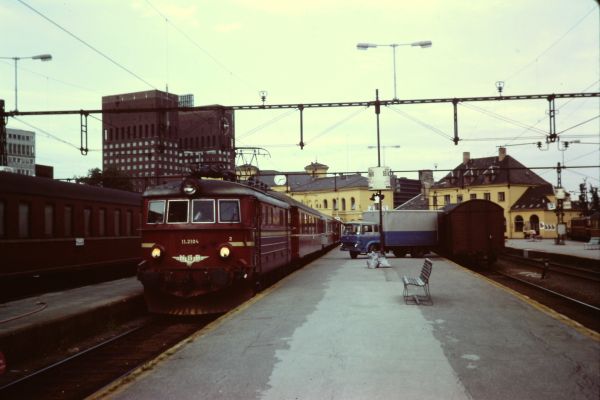 no-nsb-el11-oslo-1981-adriangray-full.jpg