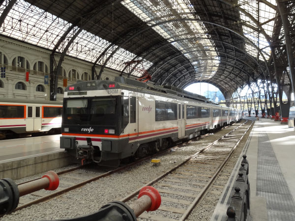 es-renfe-470-barcelonafranca-081111-full.jpg