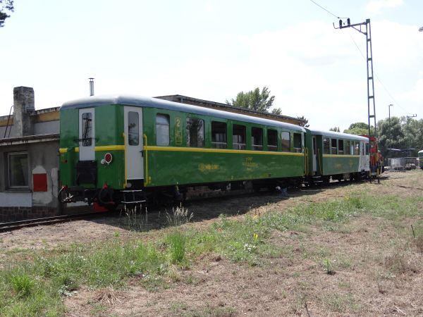 hu-mav-narrowgaugetrain-balatonfenyves-010715-full.jpg