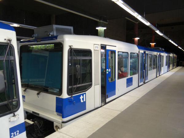 ch-lausannemetro-m1train-flon-040516-pic3-full.jpg