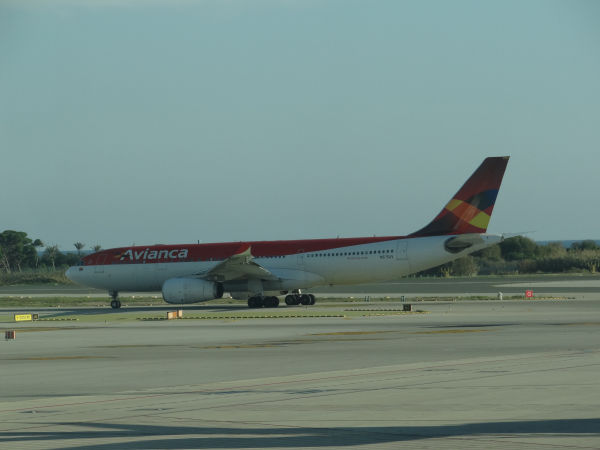 es-avianca-a330-barcelona-141115-pic2-full.jpg